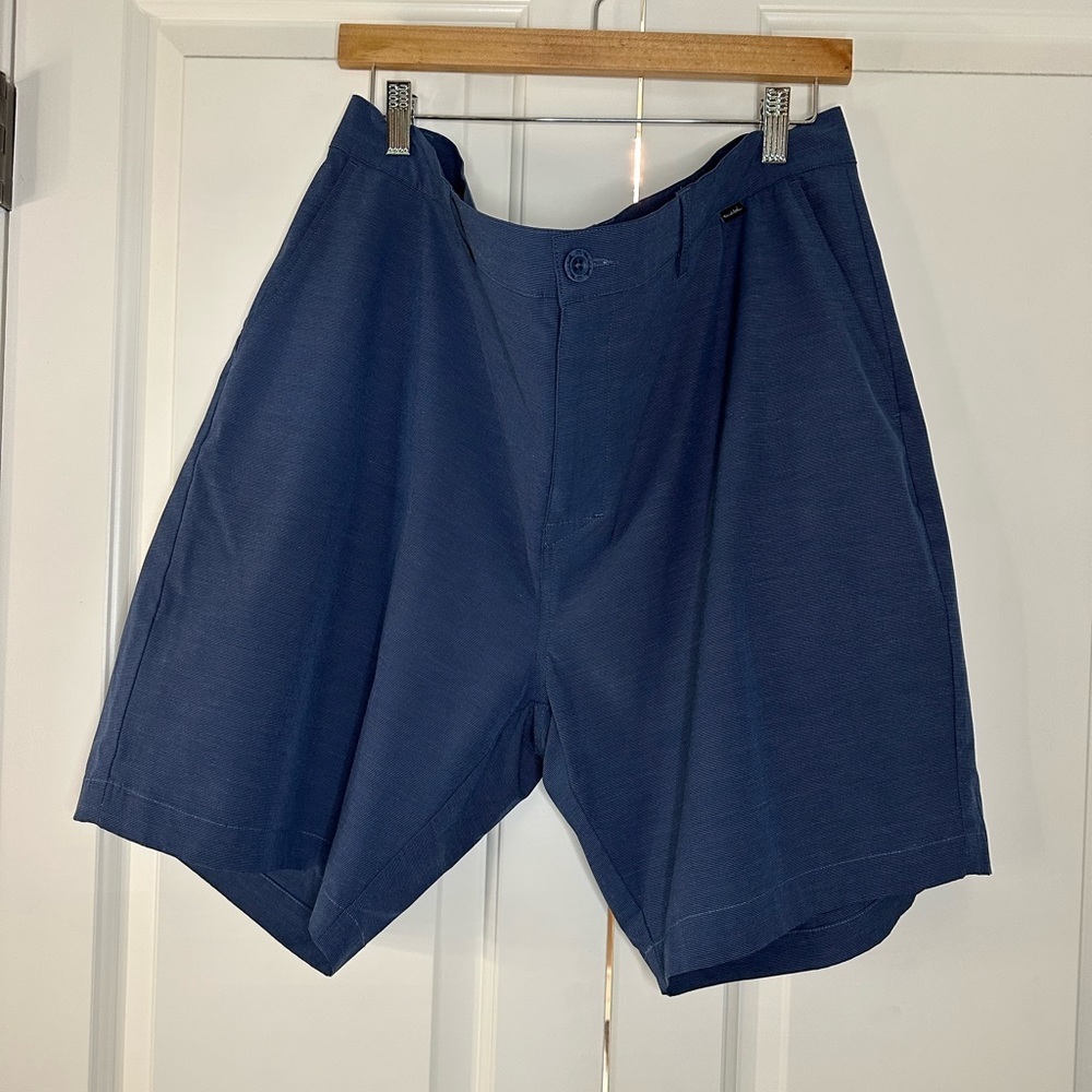 ✨Travis Mathew Men’s Beck Shorts SZ 42✨​​